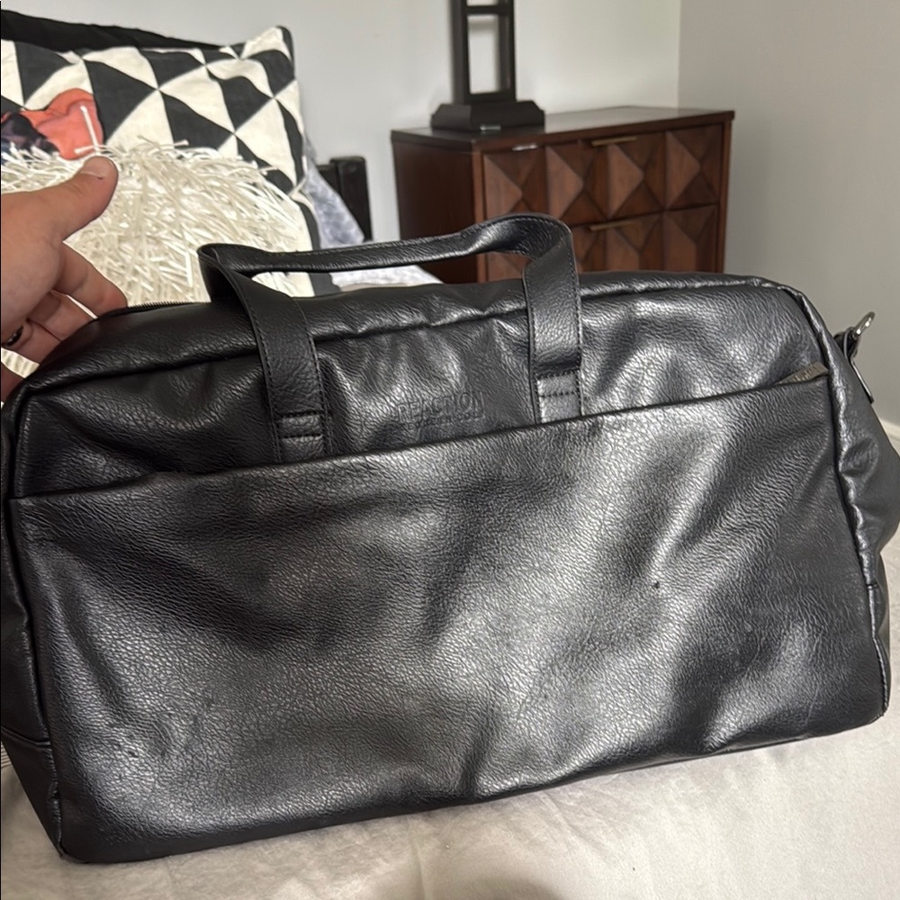 Kenneth Cole Reaction Black Duffel Bag Sleek Professional Design
